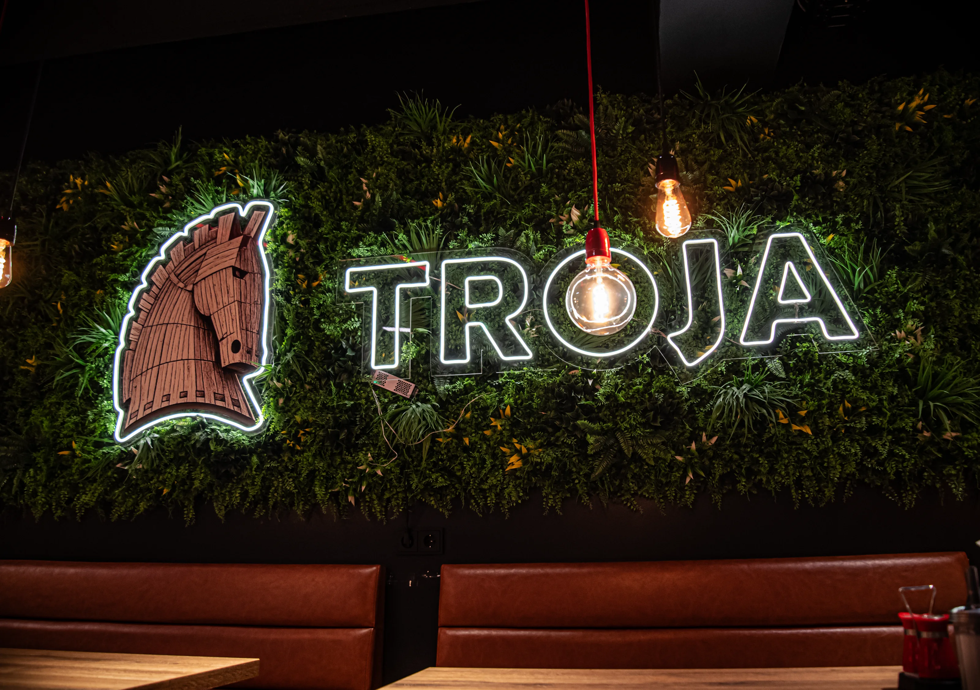 Das Pferdemotiv von Troja im Restaurant.